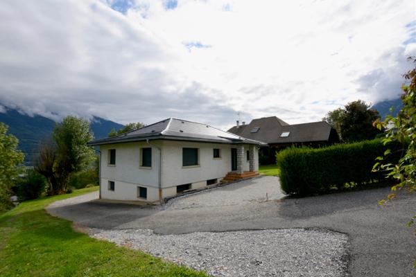 TOURNON (73) - MAISON Rénovée Type 4 + T2 - TERRAIN 1015 m2