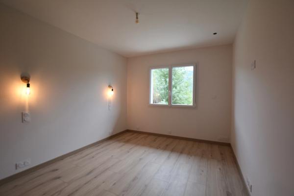 TOURNON (73) - MAISON Rénovée Type 4 + T2 - TERRAIN 1015 m2