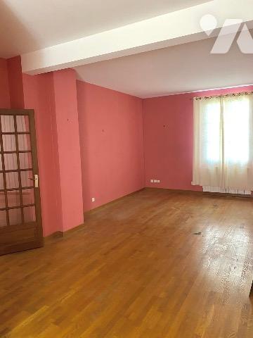 CHARTRES - HYPER CENTRE, DANS PETITE COPROPRIETE 
BEAU 4 PIECES 74m² HAB.– SOLEIL DU MATIN