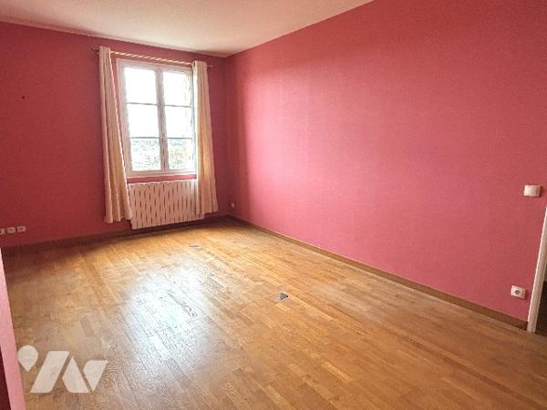 CHARTRES - HYPER CENTRE, DANS PETITE COPROPRIETE 
BEAU 4 PIECES 74m² HAB.– SOLEIL DU MATIN