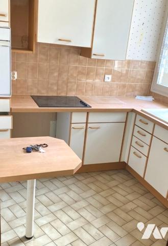 CHARTRES - HYPER CENTRE, DANS PETITE COPROPRIETE 
BEAU 4 PIECES 74m² HAB.– SOLEIL DU MATIN