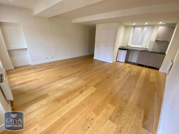 Appartement à louer 1 pièce 36.6m² Toulon (83000)