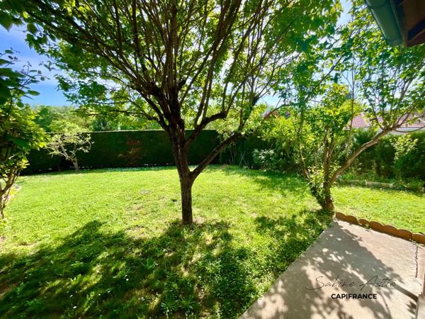 ARNAS – Maison de plain-pied avec piscine chauffée, cave et terrain de 812 m²