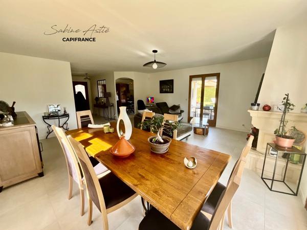 ARNAS – Maison de plain-pied avec piscine chauffée, cave et terrain de 812 m²
