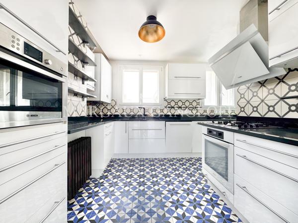 Appartement
         5 pièces
        - 110 m² Exclusivité 770 000 € *