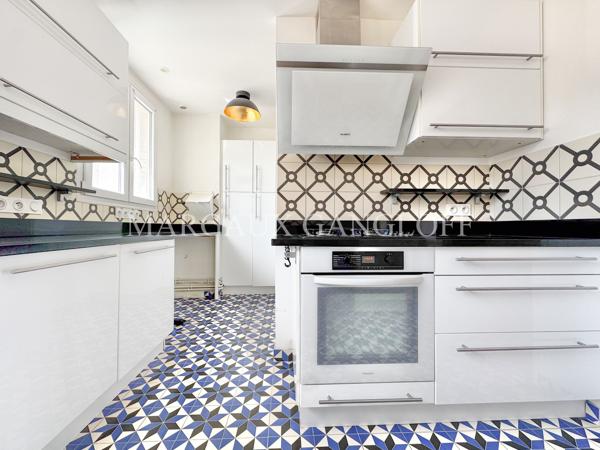 Appartement
         5 pièces
        - 110 m² Exclusivité 770 000 € *