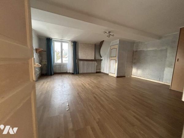 Maison à rénover avec potentiel et terrain