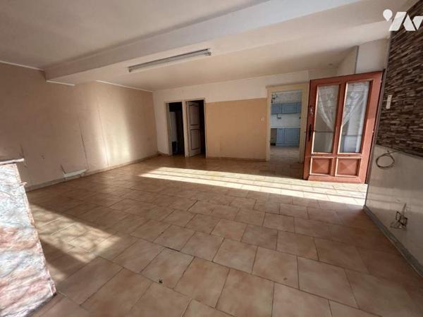 Maison à rénover avec potentiel et terrain