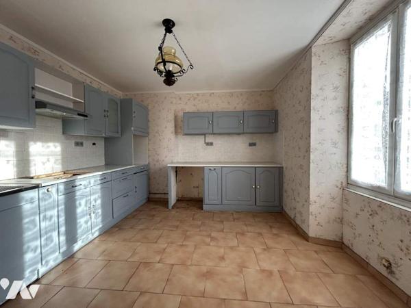 Maison à rénover avec potentiel et terrain