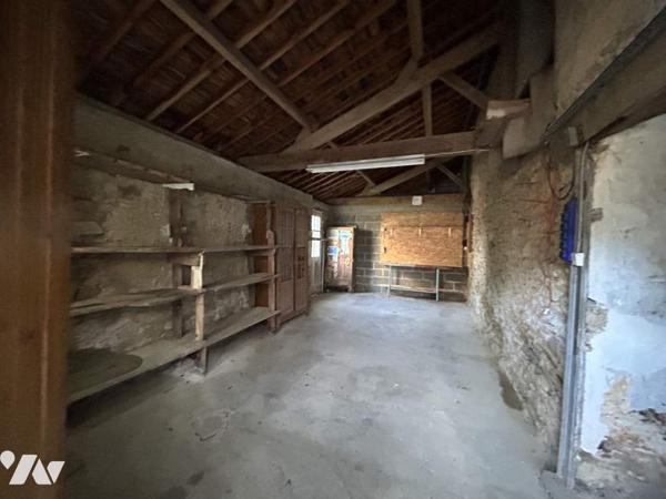 Maison à rénover avec potentiel et terrain