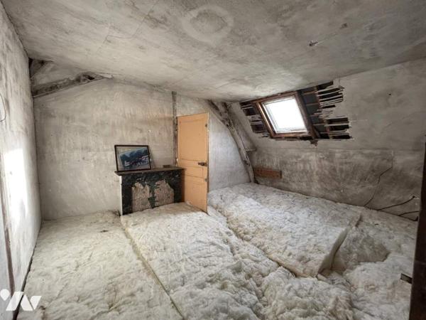 Maison à rénover avec potentiel et terrain