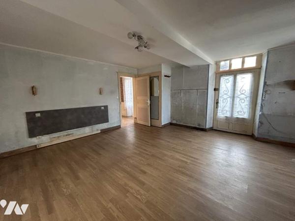 Maison à rénover avec potentiel et terrain