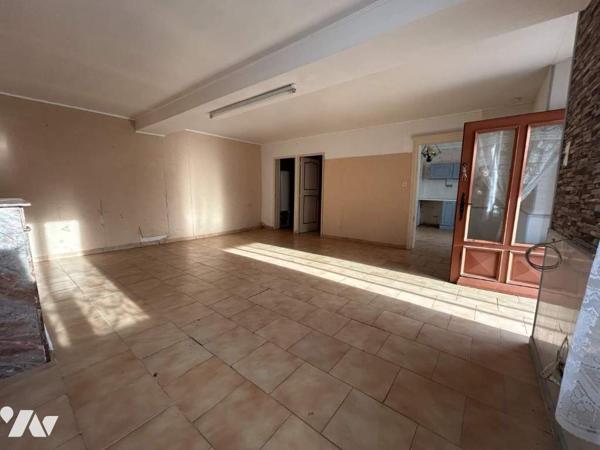 Maison à rénover avec potentiel et terrain