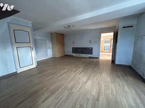 Maison à rénover avec potentiel et terrain