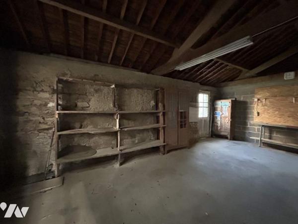 Maison à rénover avec potentiel et terrain