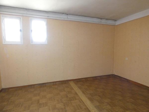 Grande maison familiale T6 de 120m² et T2 de 40m² en rez-de-chaussée, garage de 80m² et jardin.