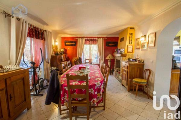 Maison traditionnelle 6 pièces de 150 m² à Solliès-Pont (83210)