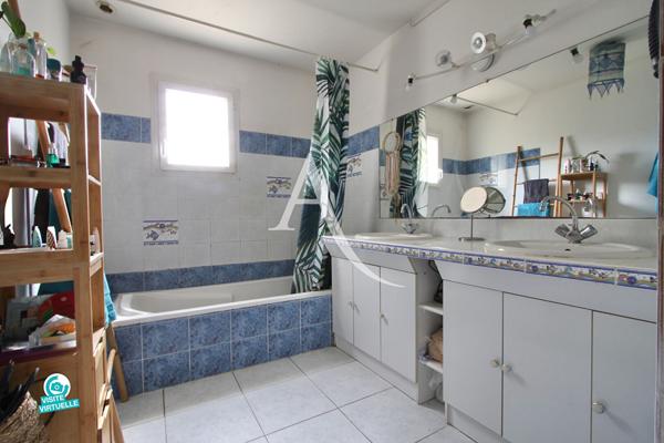 LATTES - VILLA PLAIN PIED - 90M2 ENVIRON - GARAGE 20M2 - TERRAIN 450M2 - PROCHE TRAMWAY ET COMMERCES