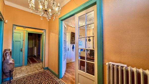 Maison de ville type 7 pleine de caractère à Metz-Vallières