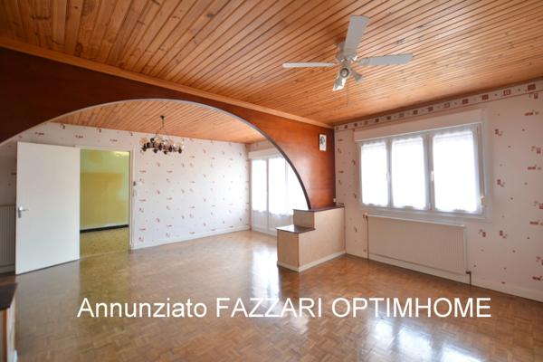 À vendre : Spacieuse maison à Stenay – Rue calme, proche centre-ville – Frontière Belgique / Luxembourg 📍 Stenay (55700) – Meuse – Région Grand Est