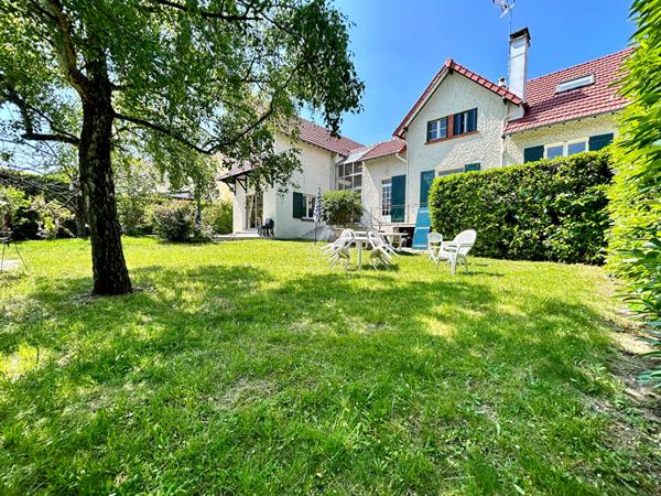 Maison Poissy 10 pièces 251 m2 €985 000 ** - Référence 8640