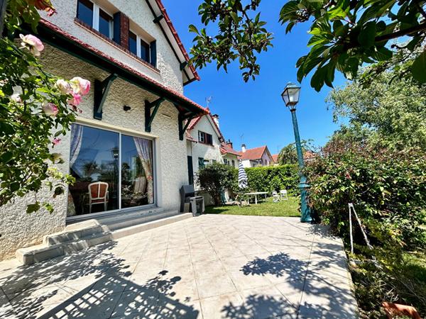 Maison Poissy 10 pièces 251 m2 €985 000 ** - Référence 8640