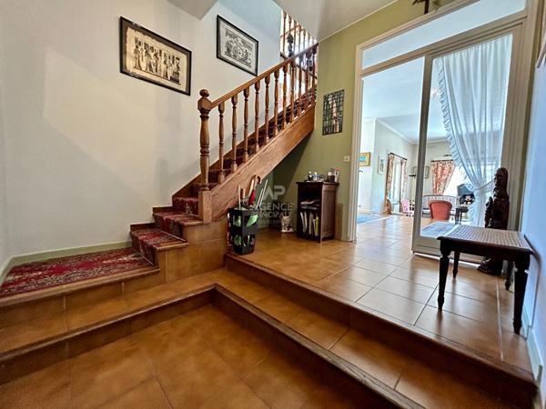 Maison Poissy 10 pièces 251 m2 €985 000 ** - Référence 8640