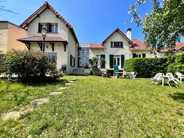 Maison Poissy 10 pièces 251 m2 €985 000 ** - Référence 8640