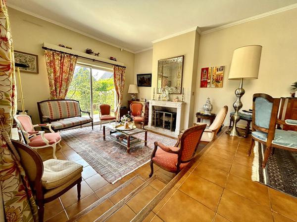 Maison Poissy 10 pièces 251 m2 €985 000 ** - Référence 8640