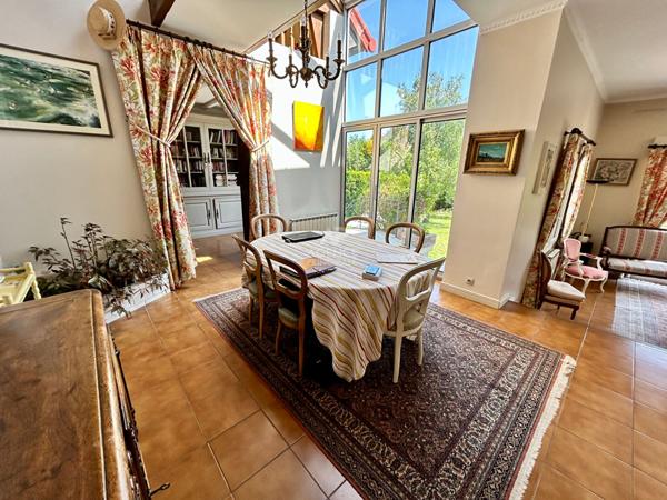 Maison Poissy 10 pièces 251 m2 €985 000 ** - Référence 8640