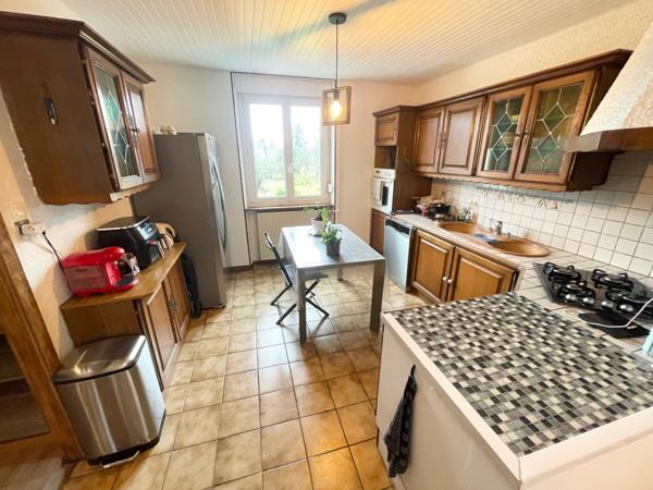 Maison mitoyenne F5 avec terrasse, parking et garage