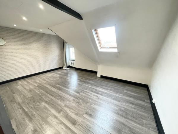 Maison mitoyenne F5 avec terrasse, parking et garage