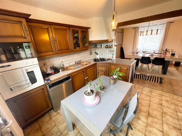 Maison mitoyenne F5 avec terrasse, parking et garage