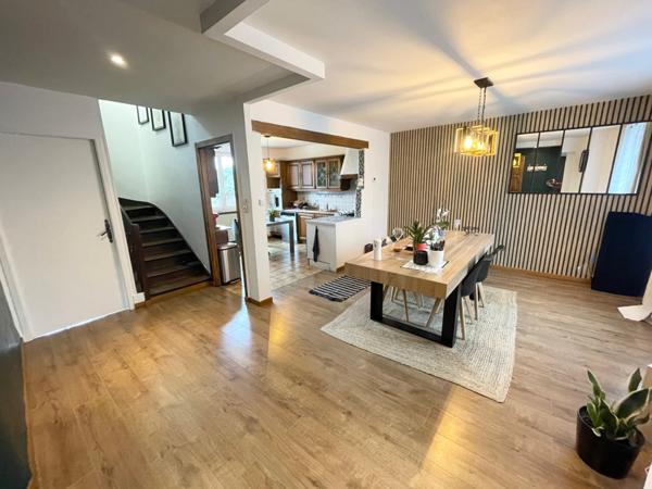 Maison mitoyenne F5 avec terrasse, parking et garage