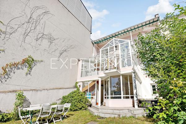 Suresnes (92150) Maison de charme de 215 m2 avec jardin , sur parcelle de 345 m2