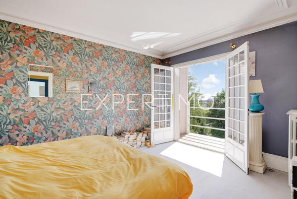 Suresnes (92150) Maison de charme de 215 m2 avec jardin , sur parcelle de 345 m2