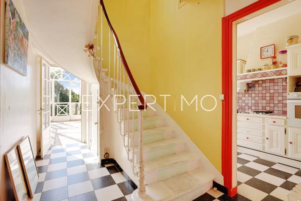 Suresnes (92150) Maison de charme de 215 m2 avec jardin , sur parcelle de 345 m2