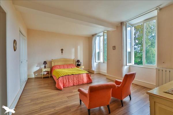Maison à vendre 400 000 € Barbezieux-Saint-Hilaire 13 p 345 m² DPE C