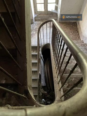 Vente                                                      Château
                        
                     10 pièces                      805 m2                     à Carbonne