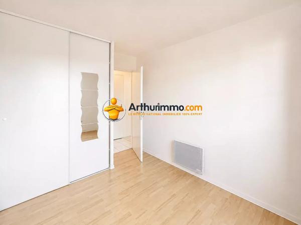 Vente                                                      Appartement
                        
                     2 pièces                      42 m2                     à Coulommiers