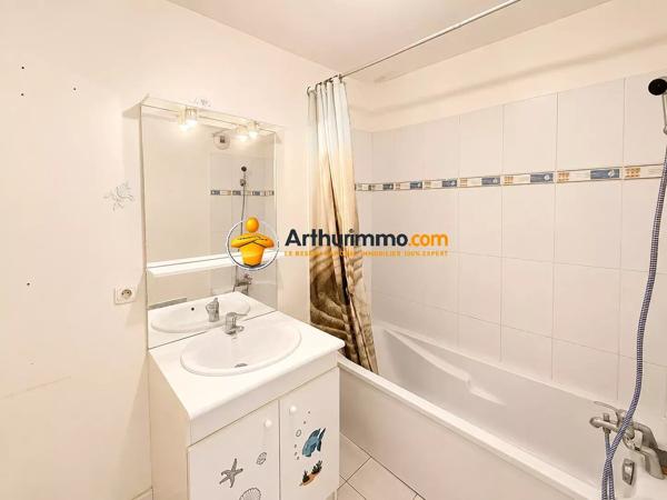 Vente                                                      Appartement
                        
                     2 pièces                      42 m2                     à Coulommiers