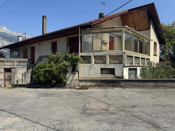 Maison - 5 pièces de 90 m2 habitable + 90 m2 RDC à Froges