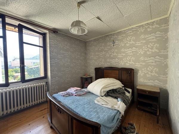 Maison - 5 pièces de 90 m2 habitable + 90 m2 RDC à Froges