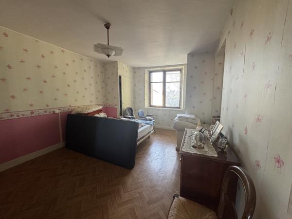 Maison - 5 pièces de 90 m2 habitable + 90 m2 RDC à Froges