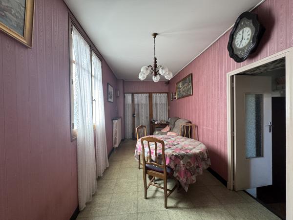 Maison - 5 pièces de 90 m2 habitable + 90 m2 RDC à Froges