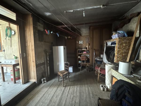 Maison - 5 pièces de 90 m2 habitable + 90 m2 RDC à Froges