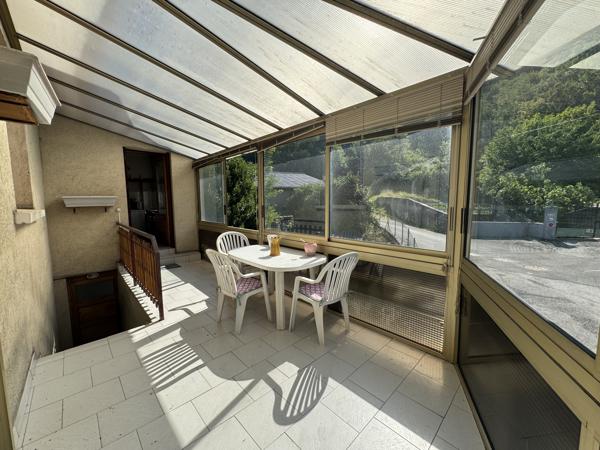 Maison - 5 pièces de 90 m2 habitable + 90 m2 RDC à Froges