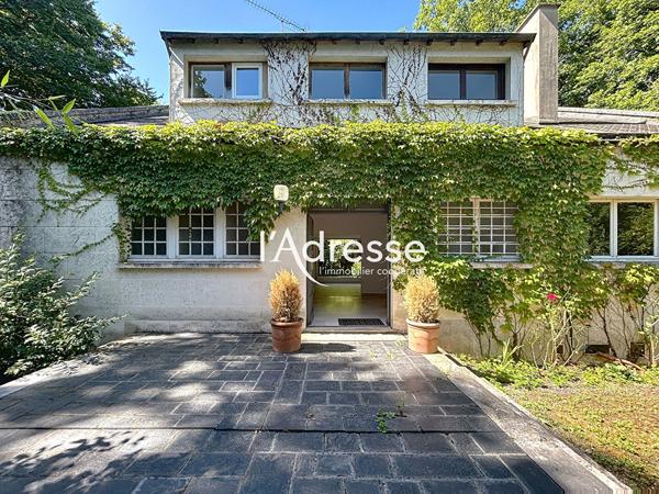 Maison d'architecte à vendre à Chambray-lès-Tours - 215m² sur terrain de 2500m²