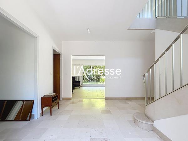 Maison d'architecte à vendre à Chambray-lès-Tours - 215m² sur terrain de 2500m²