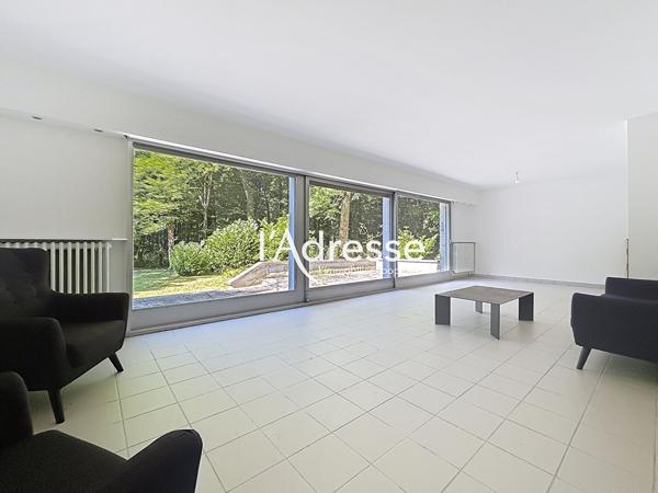 Maison d'architecte à vendre à Chambray-lès-Tours - 215m² sur terrain de 2500m²